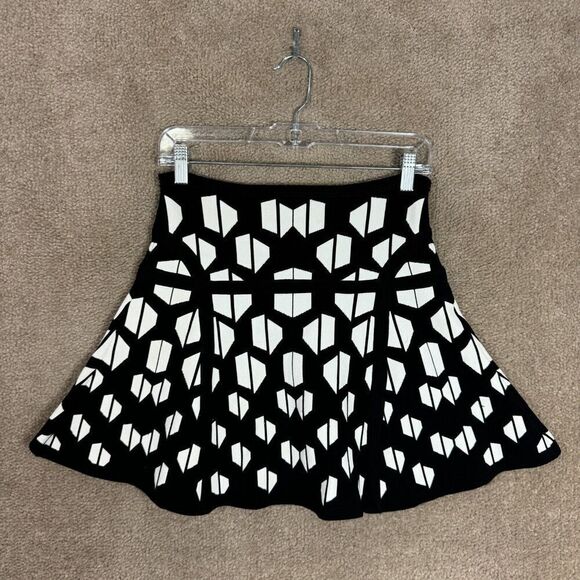 Diane Von Furstenberg Flote Mini Skirt Size Small Black/White Hounds Check Knit - Picture 3 of 11